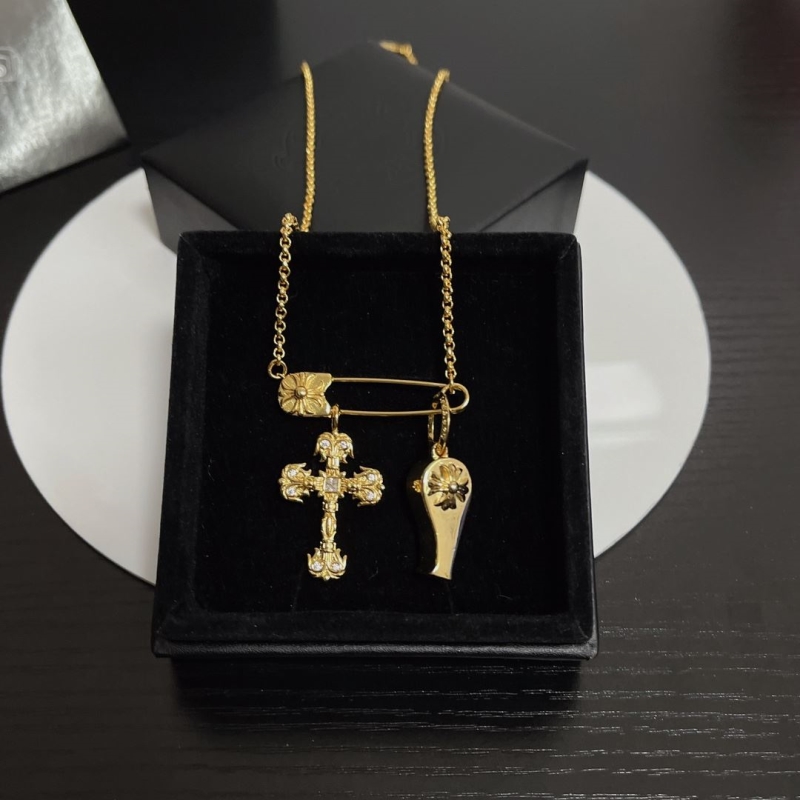Ch**me He**ts necklaces